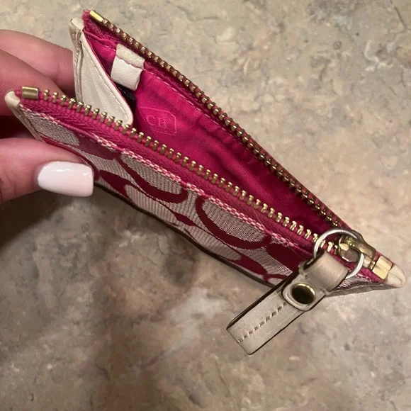 COACH- SMALL PINK & WHITE, ZIP CLOSE WALLET/ CARD HOLDER. - Picture 2 of 5